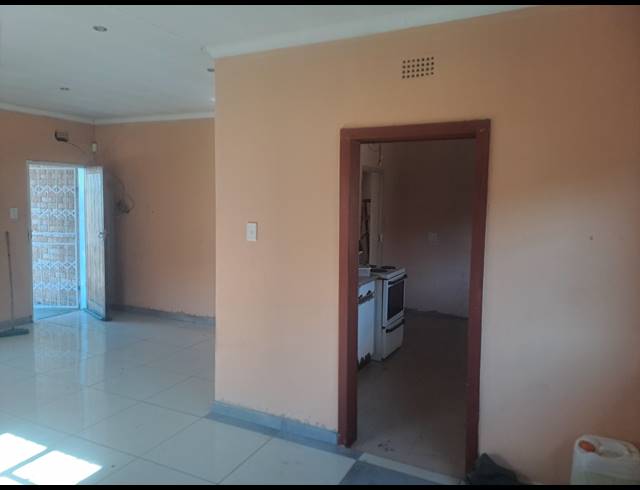3 BEDROOM HOUSE FOR SALE IN OOS EINDE